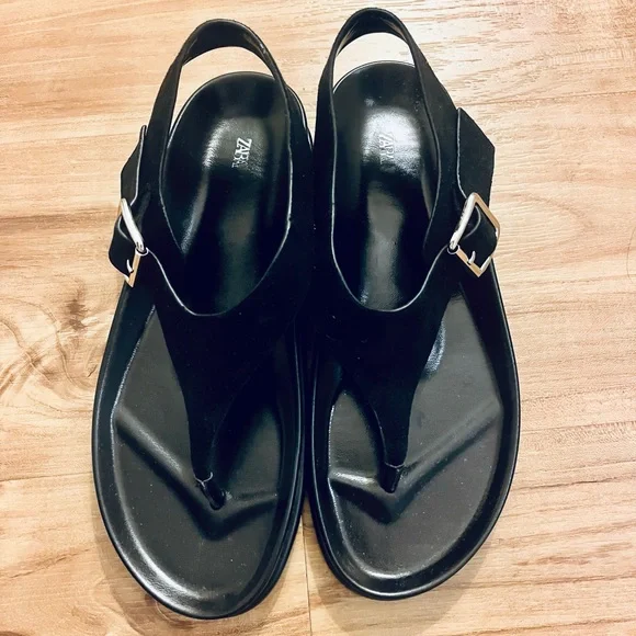 Zara Black Sandals with Toe-Loop Design - Picture 2 of 7